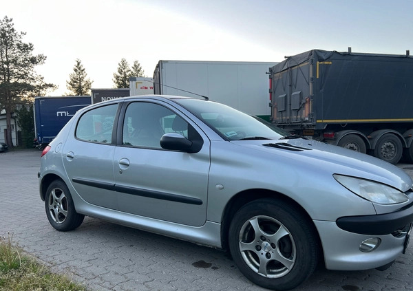 Peugeot 206 cena 4500 przebieg: 148760, rok produkcji 2002 z Jelcz-Laskowice małe 79